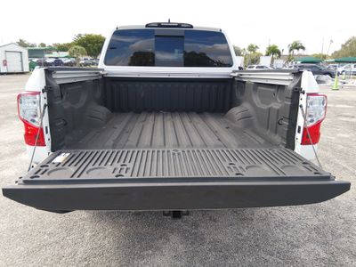 2024 Nissan Titan - Photo 11
