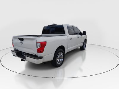 2024 Nissan Titan - Photo 7