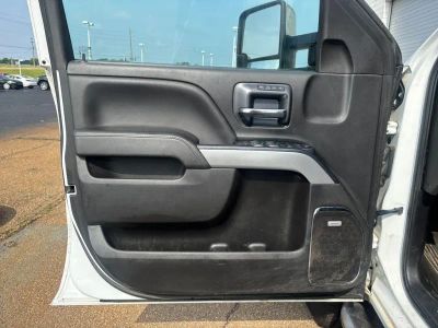2018 Chevrolet Silverado 3500HD - Photo 9