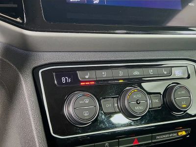 2021 Volkswagen Atlas Cross Sport — photo 11 view