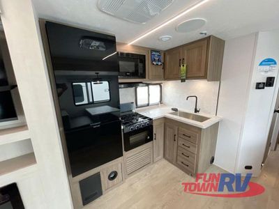 2025 Coachmen RV Freedom Express Ultra Lite - Photo 12