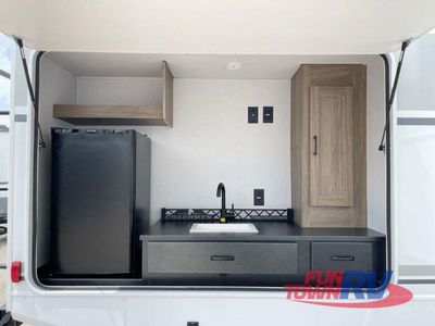 2025 Coachmen RV Freedom Express Ultra Lite - Photo 9