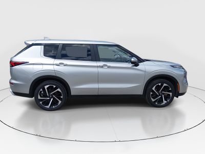 2024 Mitsubishi Outlander - Photo 8