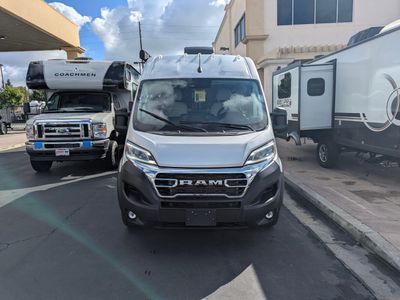 2026 Thor Motor Coach Rize — front three-quarter view