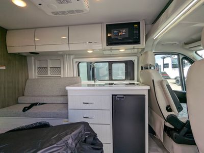 2026 Thor Motor Coach Rize — photo 12 view