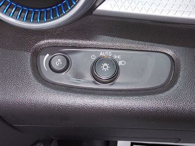 2025 Chevrolet Trax — photo 13 view