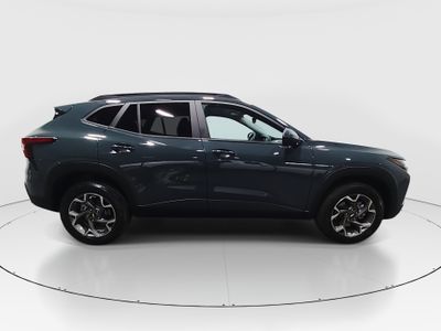 2025 Chevrolet Trax — photo 8 view