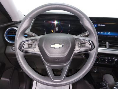 2025 Chevrolet Trax — photo 12 view