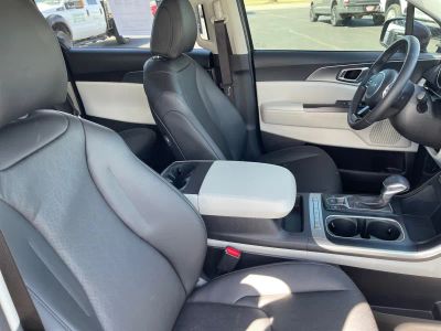 2024 Kia Carnival — photo 15 view