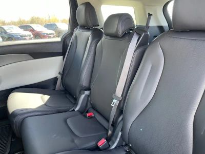 2024 Kia Carnival — photo 18 view