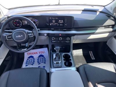 2024 Kia Carnival — photo 13 view
