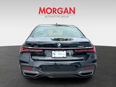 2020 BMW 7 Series — engine compartment view