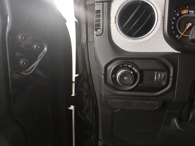2025 Jeep Wrangler - Photo 13