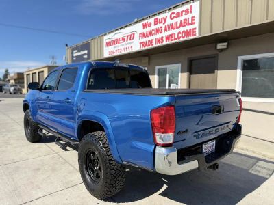 2017 Toyota Tacoma Double Cab — photo 7 view