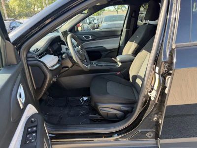 2023 Jeep Compass — photo 16 view