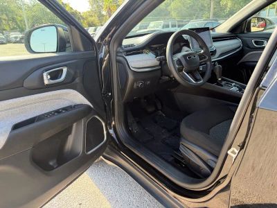 2023 Jeep Compass — photo 15 view