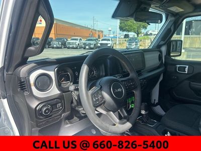 2024 Jeep Wrangler - Photo 12