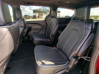 2026 Chrysler Pacifica — photo 17 view