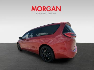 2026 Chrysler Pacifica — photo 7 view