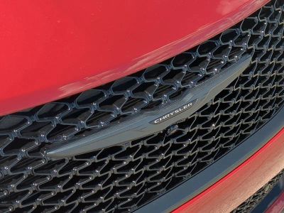 2026 Chrysler Pacifica — photo 13 view