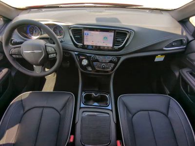 2026 Chrysler Pacifica — photo 19 view