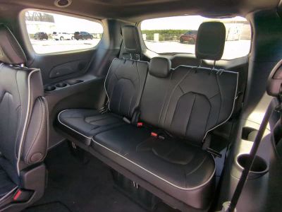 2026 Chrysler Pacifica — photo 16 view
