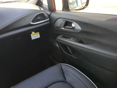 2026 Chrysler Pacifica — photo 21 view