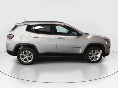 2024 Jeep Compass — photo 8 view