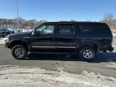 2002 Ford Excursion — side profile view