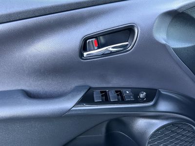 2022 Toyota Prius - Photo 12