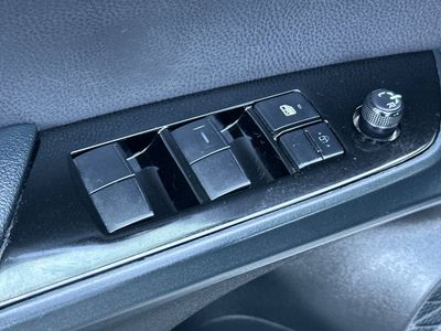2022 Toyota Prius - Photo 13