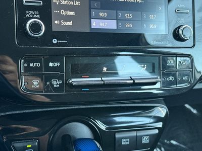 2022 Toyota Prius - Photo 22