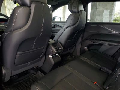 2024 Cadillac LYRIQ — photo 10 view