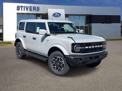 2026 Ford Bronco Outer Banks in Avalanche — front three-quarter view