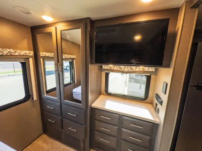 2022 Thor Motor Coach OMNI — photo 18 view