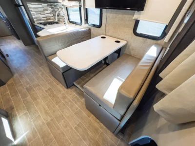 2022 Thor Motor Coach OMNI — photo 8 view