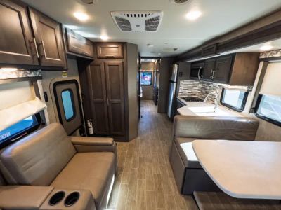 2022 Thor Motor Coach OMNI — engine compartment view