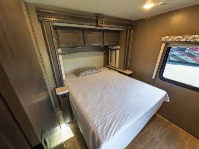 2022 Thor Motor Coach OMNI — photo 17 view
