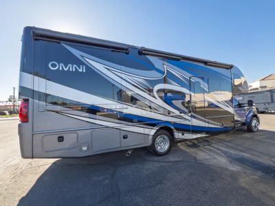 2022 Thor Motor Coach OMNI — photo 19 view