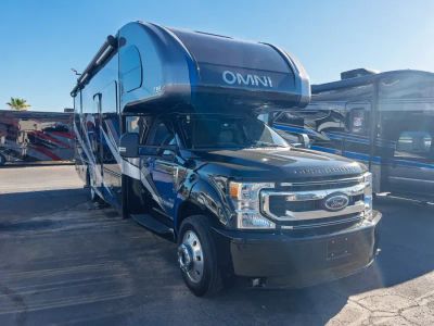 2022 Thor Motor Coach OMNI — front three-quarter view