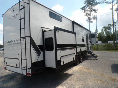 2026 Keystone Montana High Country — rear three-quarter view