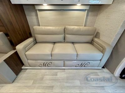 2021 Winnebago Navion - Photo 6