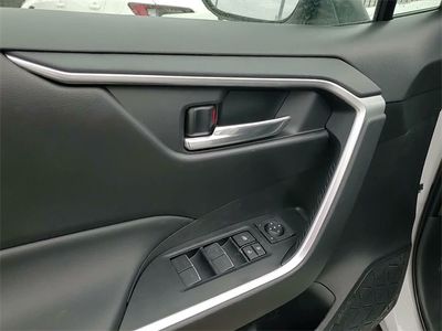 2025 Toyota RAV4 - Photo 11