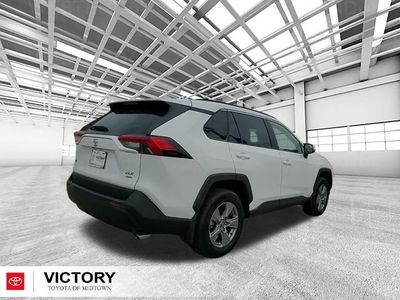 2025 Toyota RAV4 - Photo 3