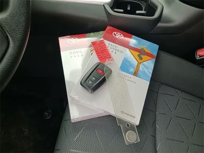 2025 Toyota RAV4 - Photo 7