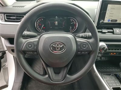 2025 Toyota RAV4 - Photo 14