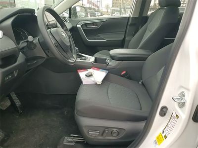 2025 Toyota RAV4 - Photo 12