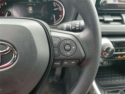 2025 Toyota RAV4 - Photo 16