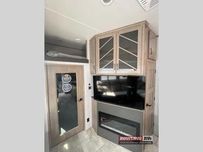 2025 Momentum M-Class 395MS - Photo 16