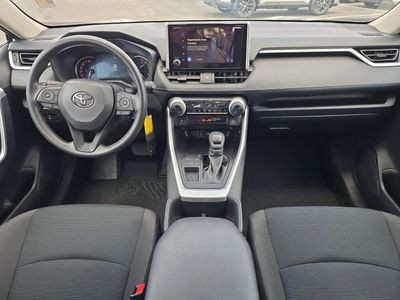 2025 Toyota RAV4 - Photo 9